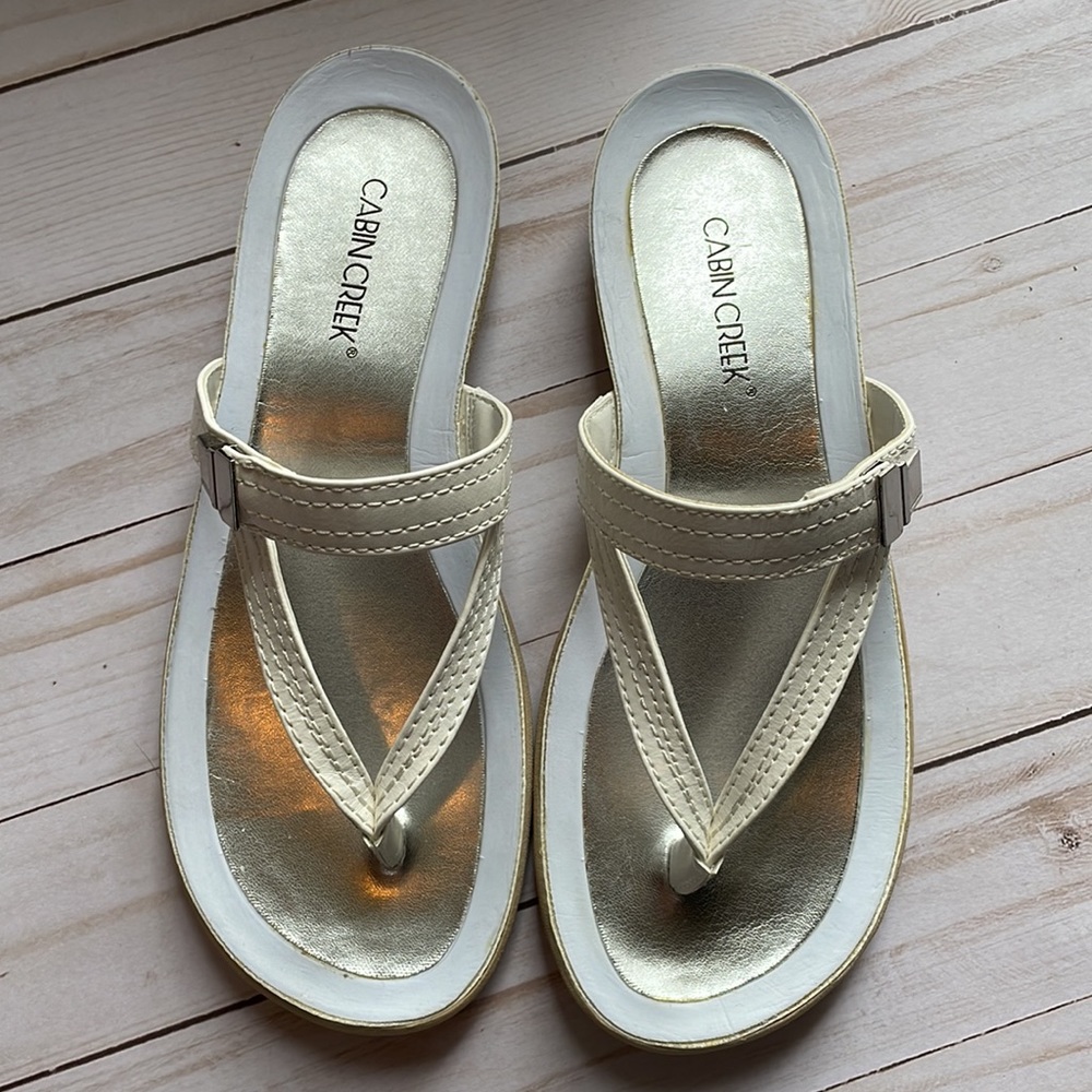 New Without Box Size 6 Cabin Creek White Flip Flops